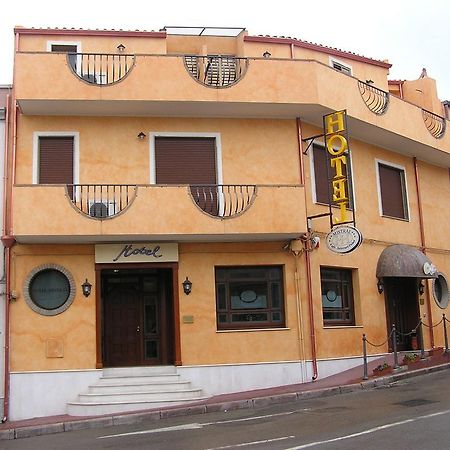 Hotel Mistral Portoscuso Bagian luar foto