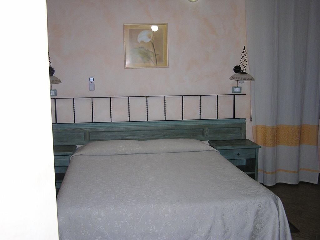 Hotel Mistral Portoscuso Bagian luar foto