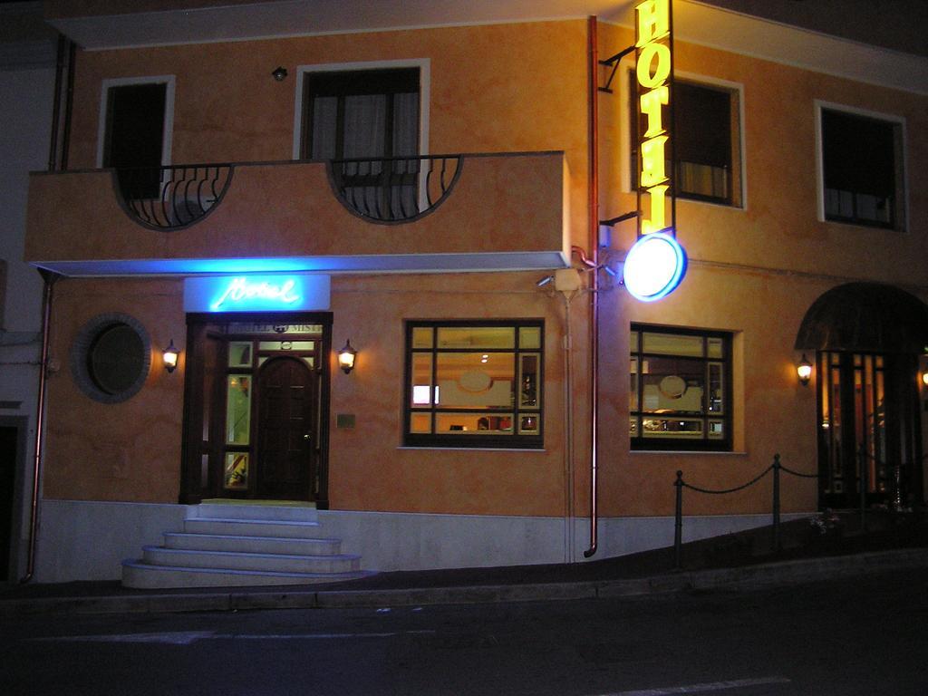 Hotel Mistral Portoscuso Bagian luar foto