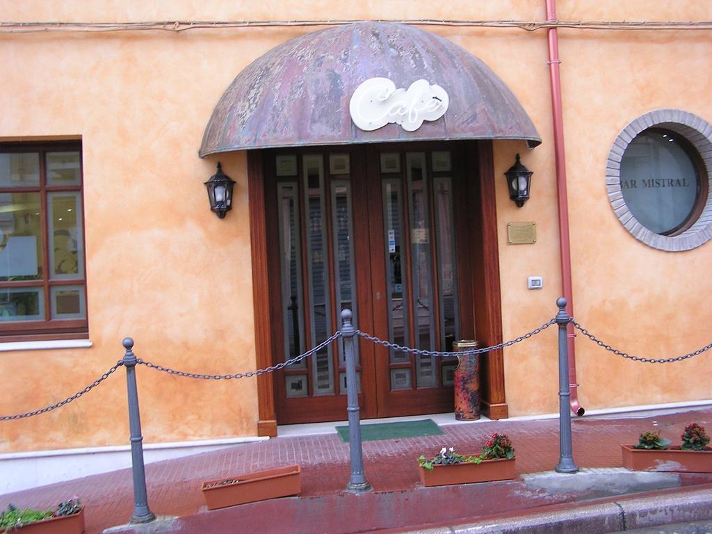 Hotel Mistral Portoscuso Bagian luar foto